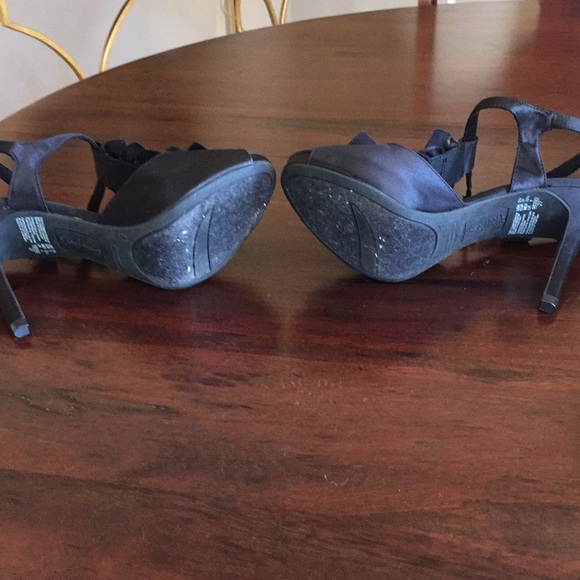 5.5 Black Satin ruffle shoe. Never worn! - Picture 4 of 4